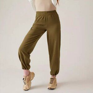 NWT Athleta Boundless Low Rise Cargo Pant in Acacia Olive - Size XL